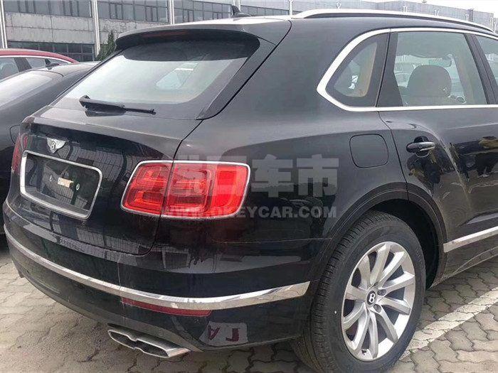 18ad767f3b424b3a1a22de095543580