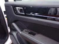 19款 3.0T 基本型门板