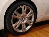 17款 4.0T S 四座前轮胎