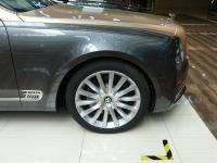 18款 6.8T 加长前轮胎