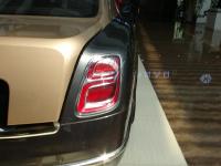 18款 6.8T 加长后尾灯