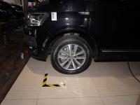 17款 2.0t 四驱 平顶前轮胎