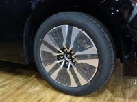 19款 3.5L 两驱 Executive 顶配前轮胎