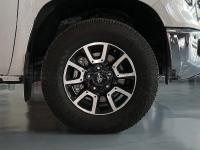 18款 5.7L 四门 SR5 TRD Offroad越野前轮胎