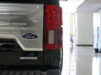 18款 3.5T 四门 白金版后尾灯