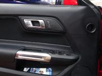 18款 2.3T 自动 敞篷 基本型门板